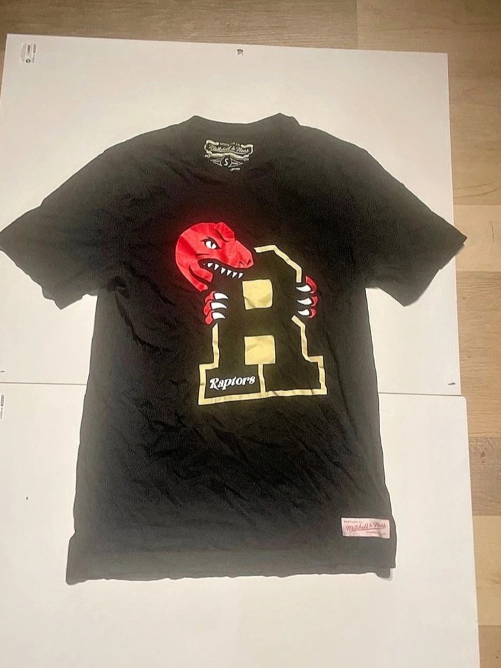 Mitchell & Ness Toronto Raptors Playmaker Vintage Logo T-Shirt